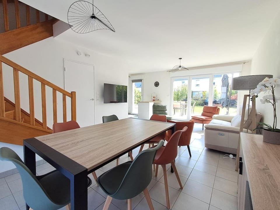 Bedroom Beachfront House with Garden House in Bernières-sur-Mer