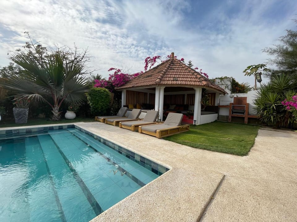 Villa avec piscine au pied de la plage de Saly Villa in Saly