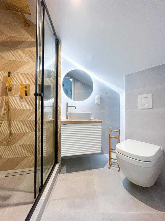 Shower, Toilet, Bathroom