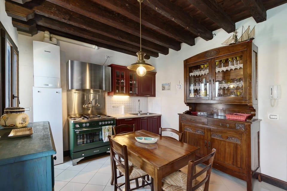 Property building, Kitchen or kitchenette, Living room