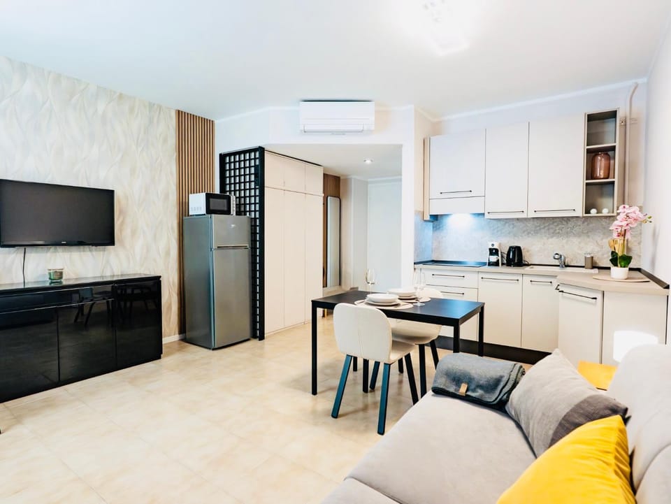Communal lounge/ TV room, Kitchen or kitchenette