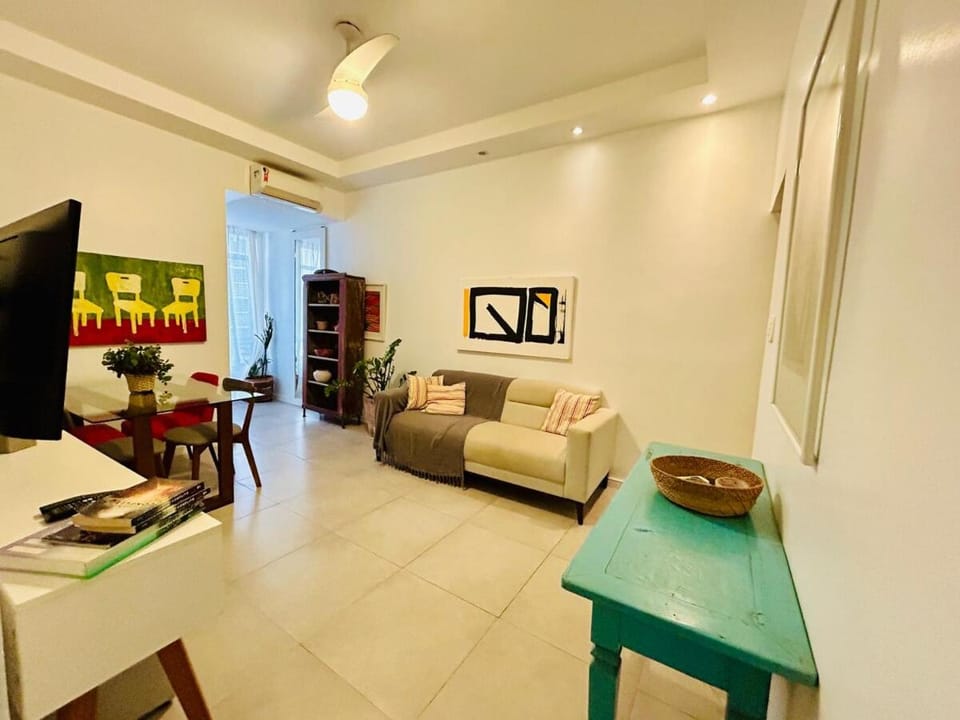 2 quartos, metro, praia do Leblon, farto comercio Apartment in Rio de Janeiro