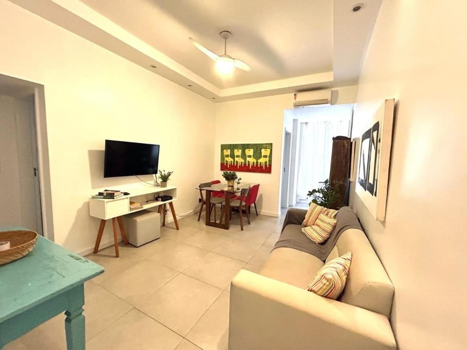 2 quartos, metro, praia do Leblon, farto comercio Apartment in Rio de Janeiro