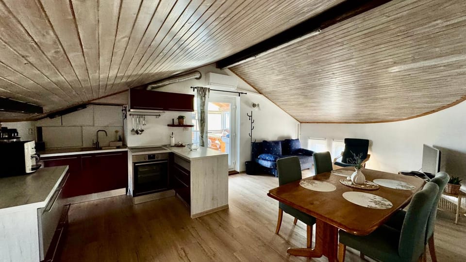 Dining area, kitchen