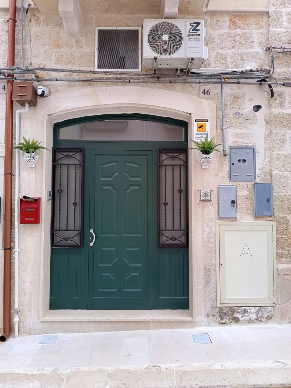 Facade/entrance