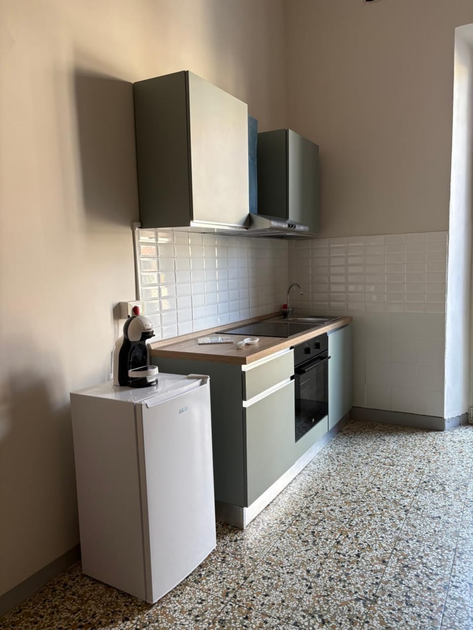 Kitchen or kitchenette, oven, stove