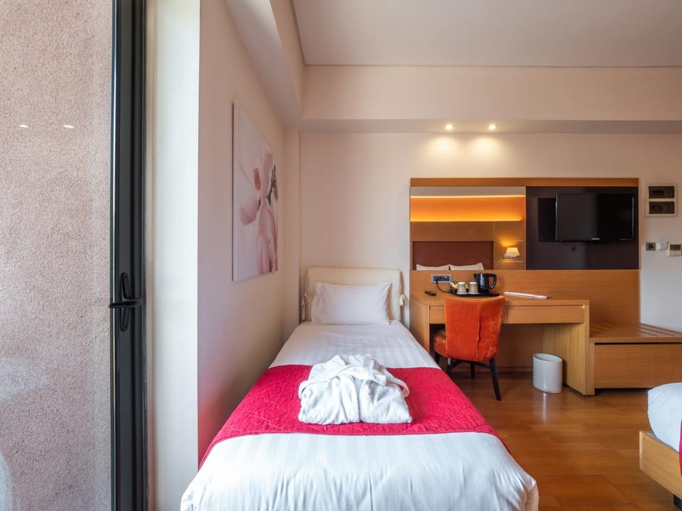 Bedroom, towels