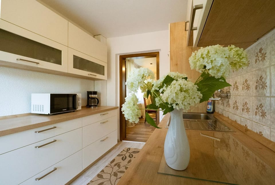 Coffee/tea facilities, dishwasher, microwave, kitchen