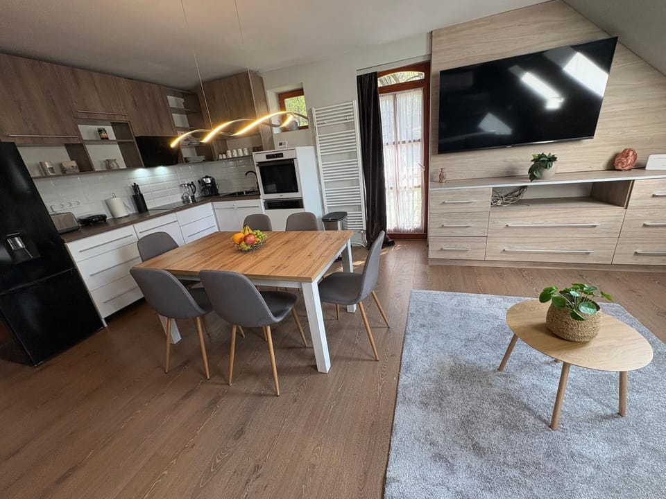 Kitchen or kitchenette, Kitchen or kitchenette, Dining area