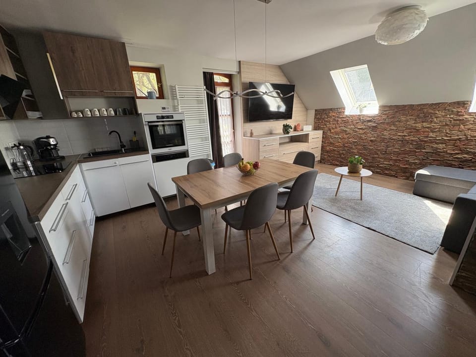 Kitchen or kitchenette, Kitchen or kitchenette, Dining area