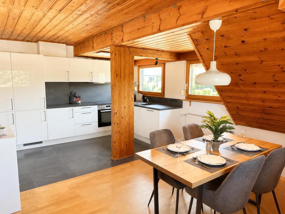 Dining area, kitchen