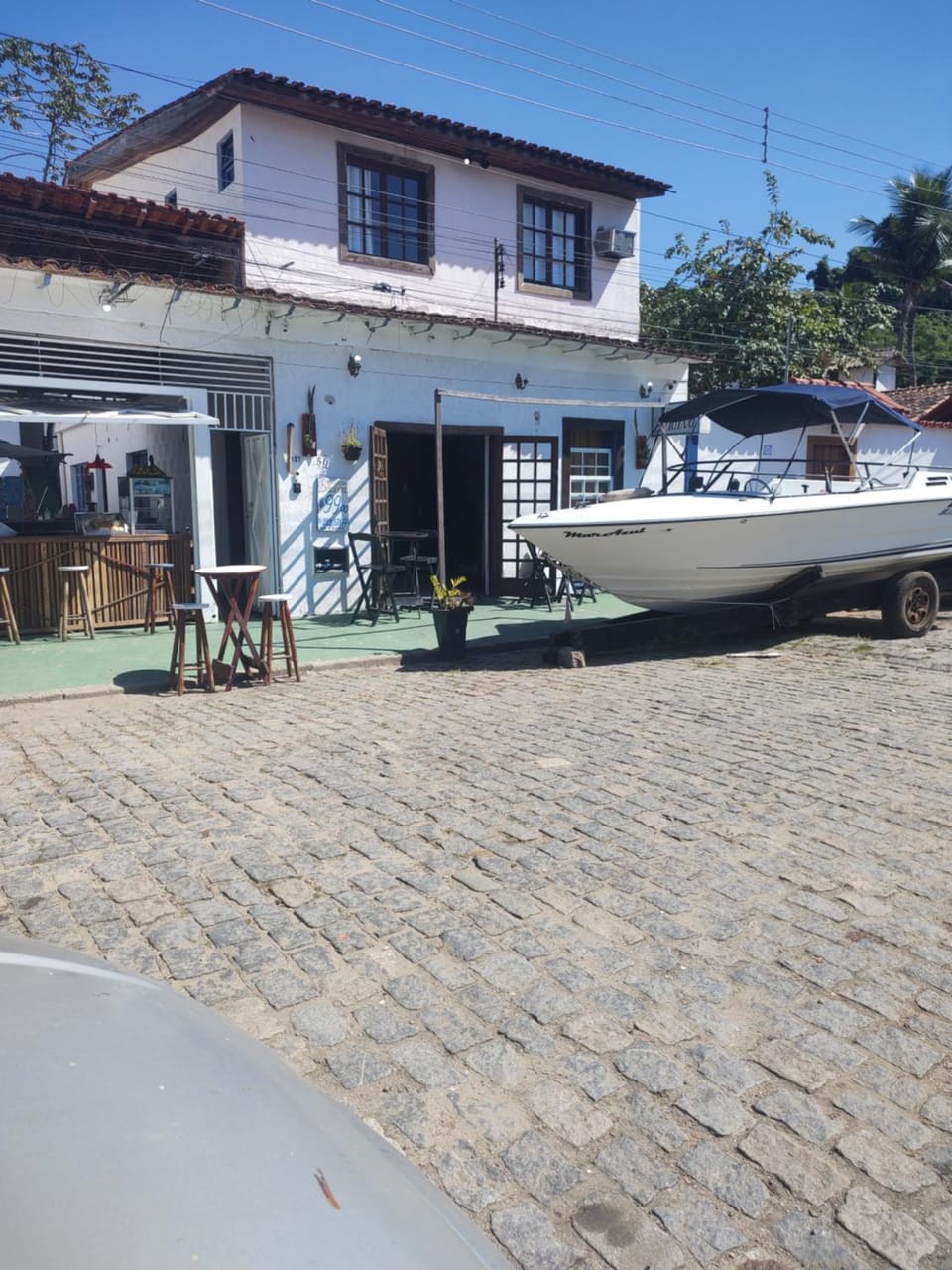 Property building, Restaurant/places to eat, Entertainment, Entertainment