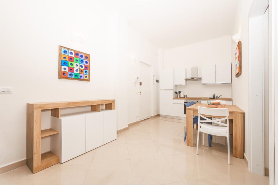 Kitchen or kitchenette, Dining area, oven, stove