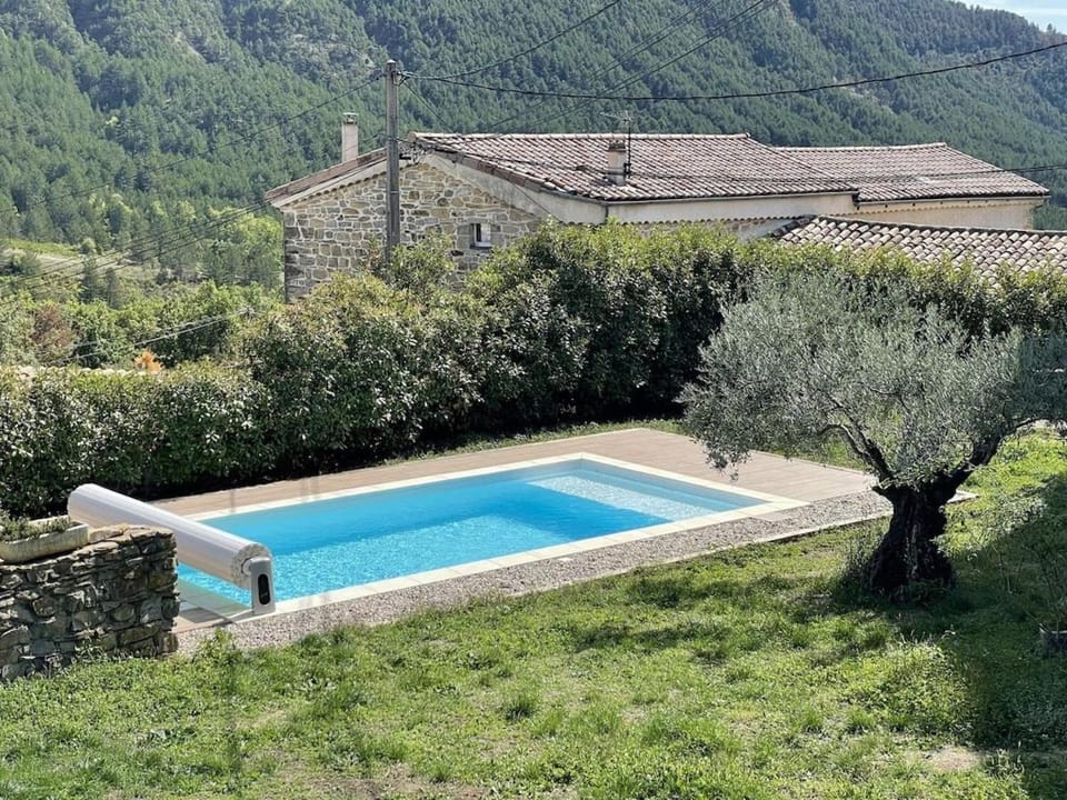 Maison Ardéchoise de caractère avec piscine privée 8 personnes House in Provence