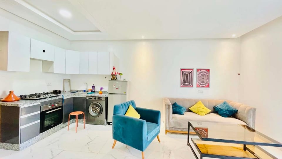 Kitchen or kitchenette, Living room, Seating area, Dining area, dishwasher, minibar, oven, stove, toaster, washing machine, dryer