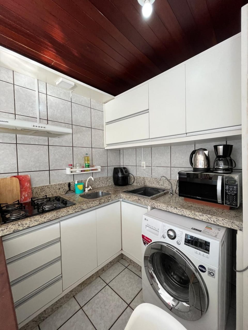 Apto em Jurerê - ÓTIMA LOCALIZAÇÃO Apartment in Florianopolis