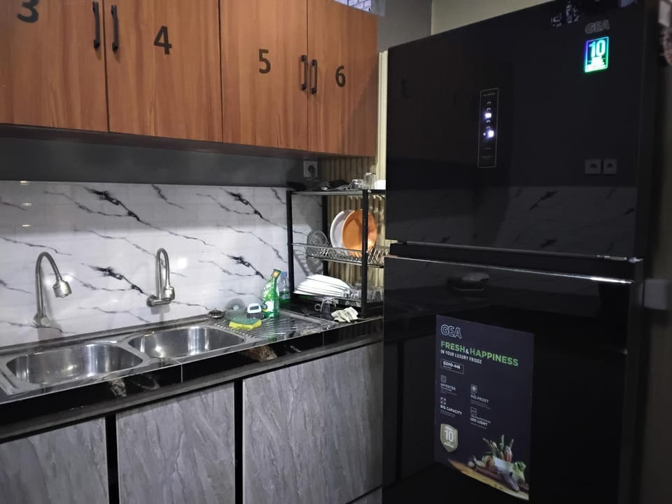 Coffee/tea facilities, Kitchen or kitchenette, minibar, stove