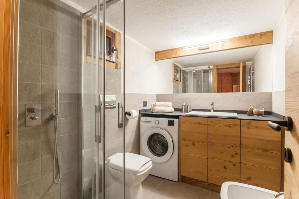 Maison Allée The Art of Alpine Living Apartment in Courmayeur