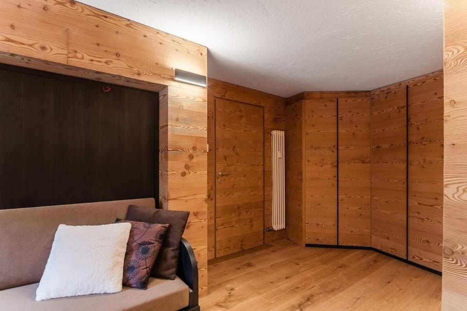 Maison Allée The Art of Alpine Living Apartment in Courmayeur