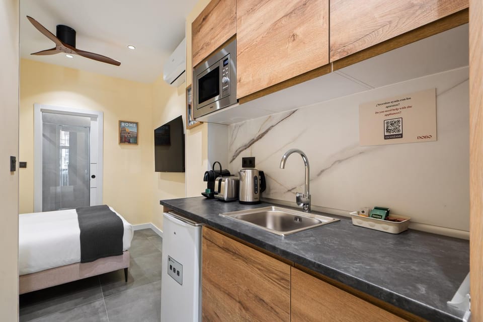 Kitchen or kitchenette
