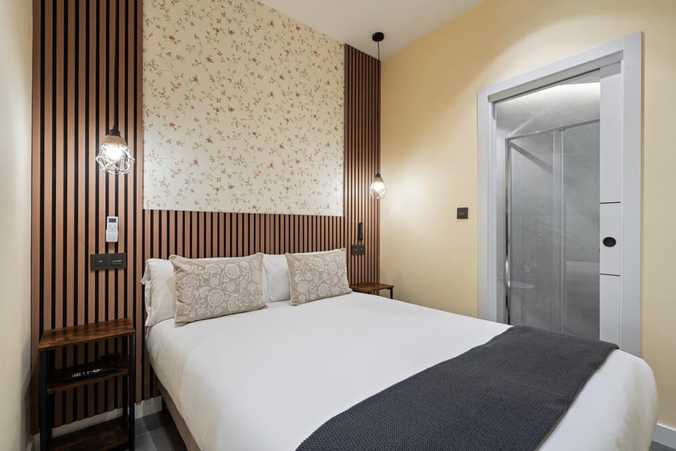 Bed, Photo of the whole room