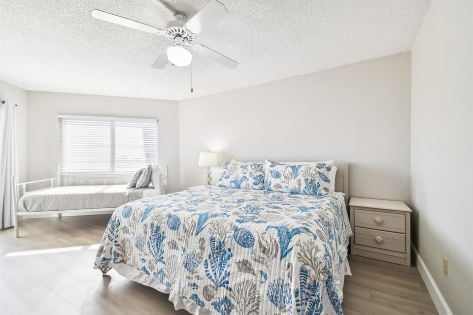 Beach Cottages Ocean View Condo Apartment in Redington Shores