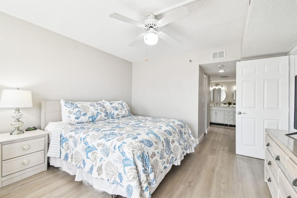 Beach Cottages Ocean View Condo Apartment in Redington Shores
