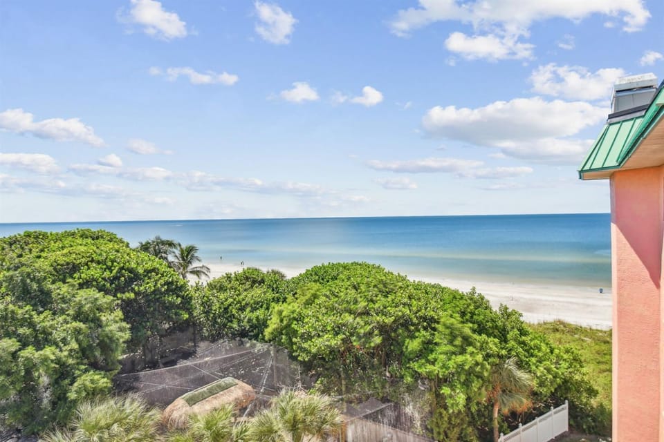 Oceanview Condo at Beach Cottages Apartment in Redington Shores