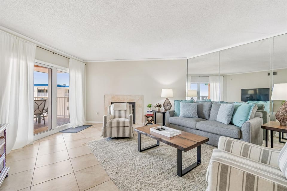 Beach Cottages Ocean & Pool View Condo Apartment in Redington Shores
