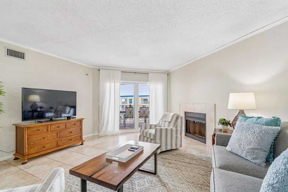 Beach Cottages Ocean & Pool View Condo Apartment in Redington Shores