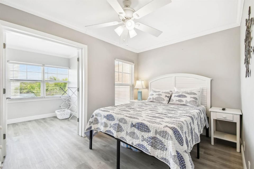 Waterfront Resort-Style Condo 3 Min to Beach! Apartment in Indian Shores