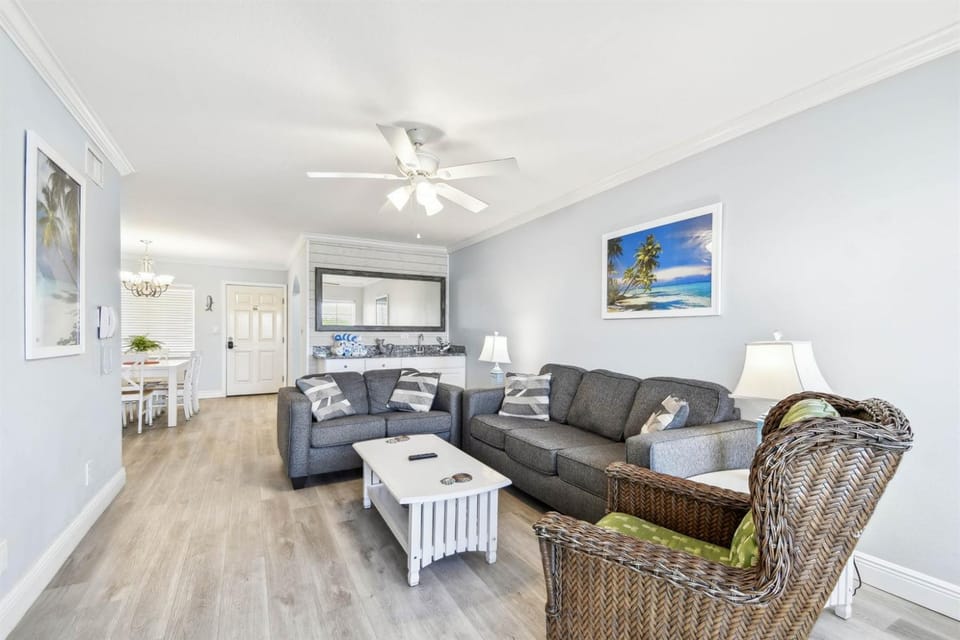 Waterfront Resort-Style Condo 3 Min to Beach! Apartment in Indian Shores