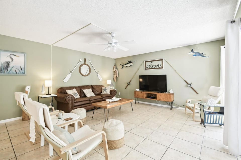 Intracoastal Condo 5 min walk to beach! Apartment in Indian Shores
