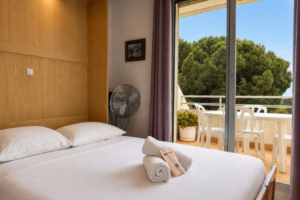Studio avec terrasse et petite vue mer à La Ciotat Apartment in La Ciotat
