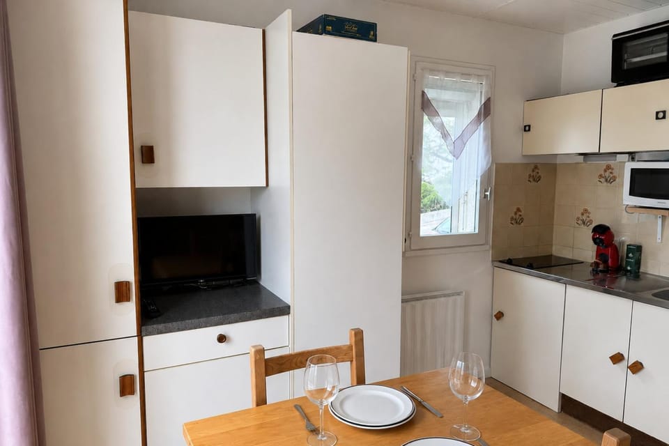 Studio avec terrasse et petite vue mer à La Ciotat Apartment in La Ciotat