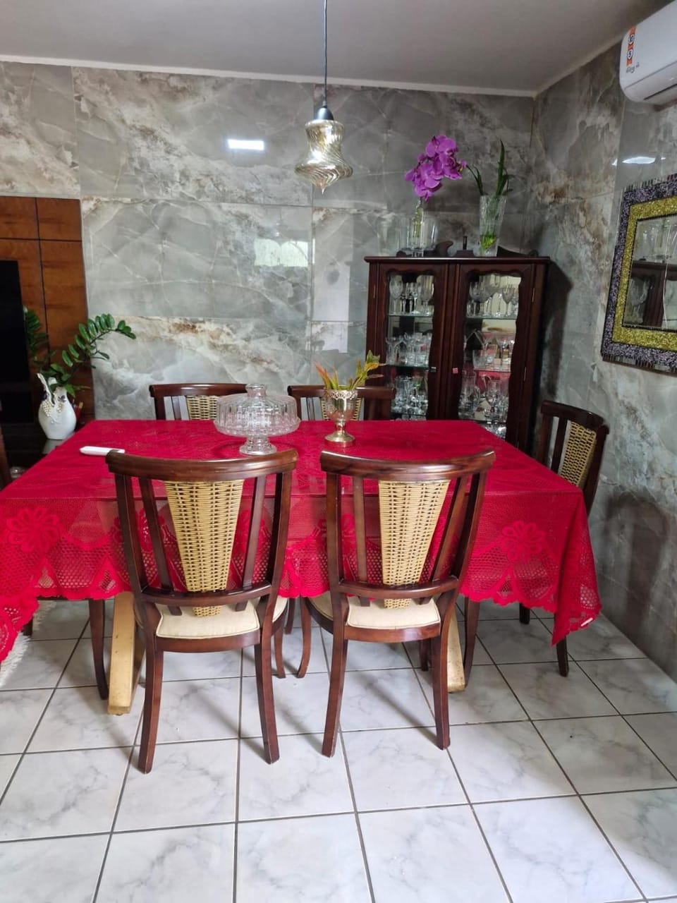 Casa Aconchegante com Jardim-Cozinha completa 2 quartos em Goiania-3 minutos Shopping Flamboyant House in Goiania