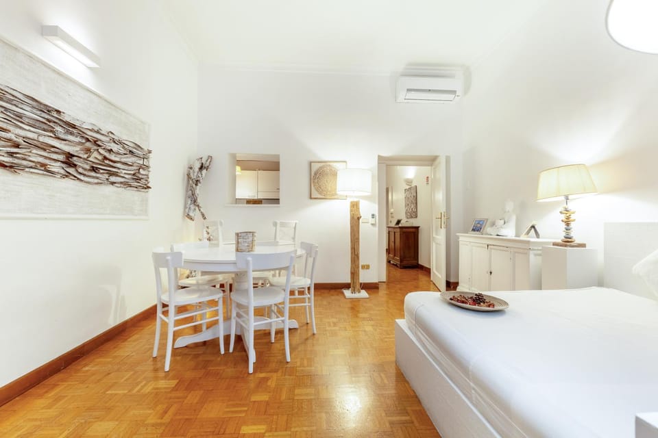 Photo of the whole room, Dining area, Bedroom