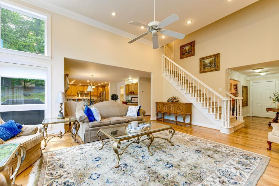 Group-Friendly Mtn Estate 2 Mi to Dtwn Waynesville House in Waynesville