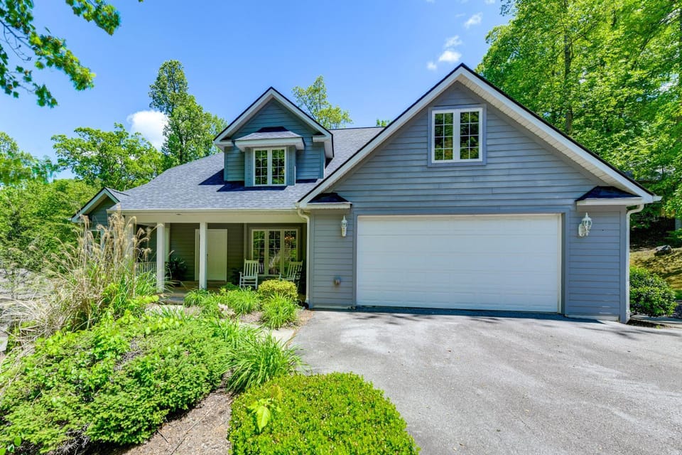 Group-Friendly Mtn Estate 2 Mi to Dtwn Waynesville House in Waynesville