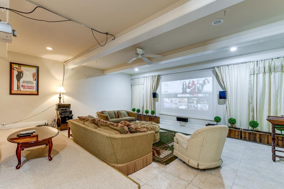 Group-Friendly Mtn Estate 2 Mi to Dtwn Waynesville House in Waynesville