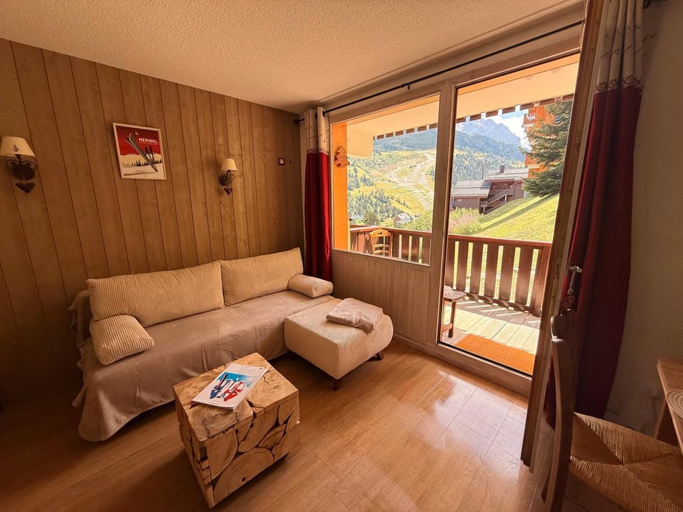 Meribel-Mottaret Rare 2 chambres dont cabine fermée à côté des pistes - Classé meublé de tourisme Cabin in Les Allues