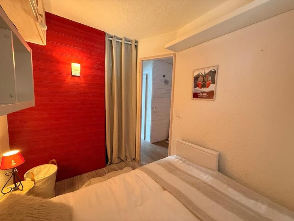 Meribel-Mottaret Rare 2 chambres dont cabine fermée à côté des pistes - Classé meublé de tourisme Cabin in Les Allues