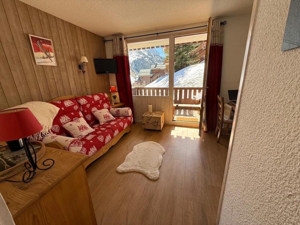 Meribel-Mottaret Rare 2 chambres dont cabine fermée à côté des pistes - Classé meublé de tourisme Cabin in Les Allues