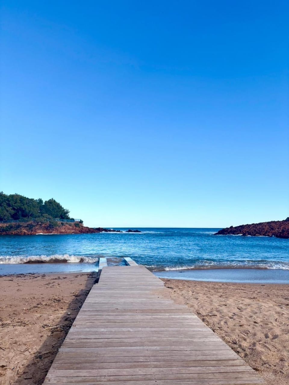 Appart T2 neuf le Dramont terrasse et plage à pied Apartment in Saint-Raphael