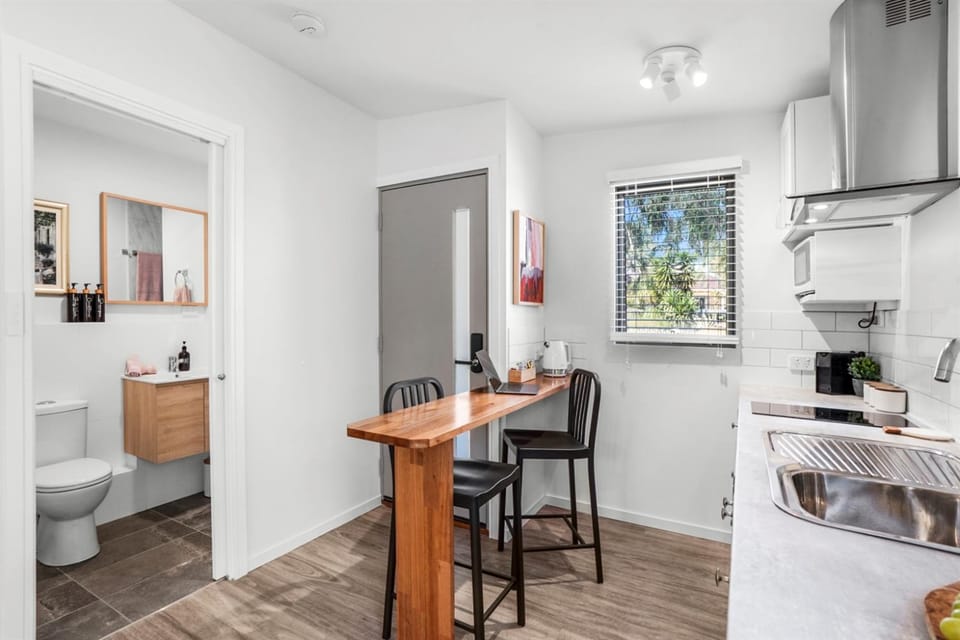 Toilet, Kitchen or kitchenette, Dining area