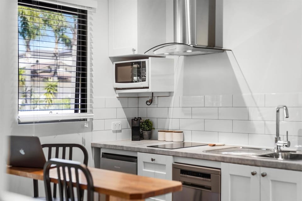 Kitchen or kitchenette, Dining area, dishwasher, microwave, stove