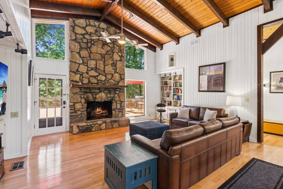 Sues Lake House House in Buford