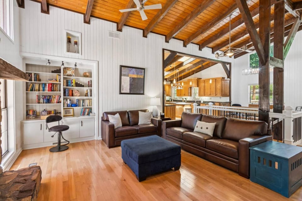 Sues Lake House House in Buford