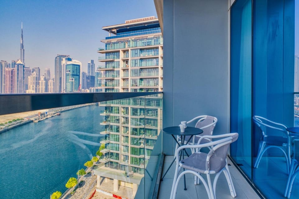 GuestReady - 2BR W/ Maids | Stunning Canal Views | Apartment in Dubai