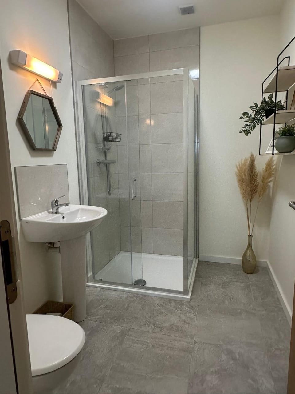 Shower, Toilet, Bathroom, Decorative detail